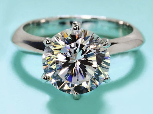 Anello in Moissanite
